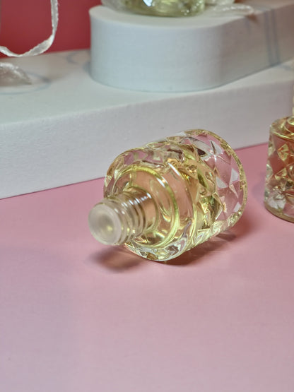 Escapade à Saly : Coffret de 3 diffuseurs de parfum pour voiture. 3 x 8ml